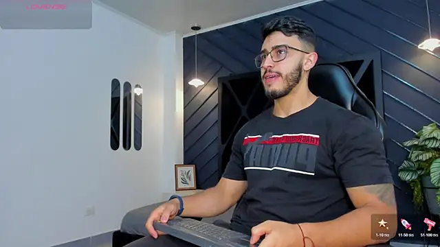 Snapshot of Liam_Kleiin chatting on 22, 10, 2025 Liam Kleiin online show from 22, 10, 2025