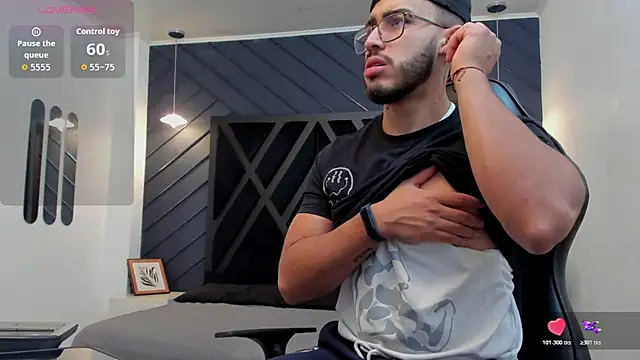 Snapshot of Liam_Kleiin chatting on 29, 10, 2025 Liam Kleiin online show from 29, 10, 2025