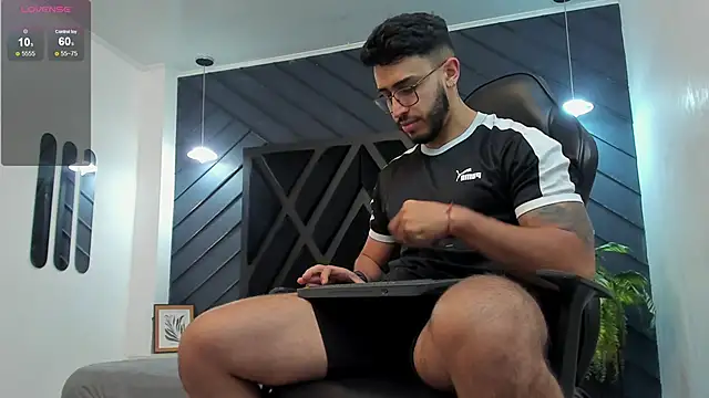 Snapshot of Liam_Kleiin chatting on 7, 11, 2025 Liam Kleiin online show from 7, 11, 2025