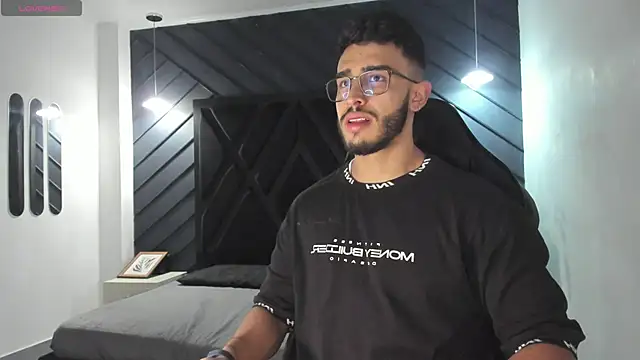 Snapshot of Liam_Kleiin chatting on 12, 11, 2025 Liam Kleiin online show from 12, 11, 2025