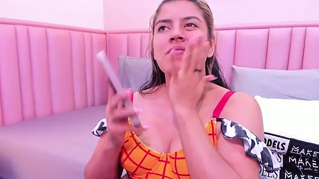 Snapshot of taylor_cupper chatting on 17, 11, 2025 taylor cupper online show from 17, 11, 2025