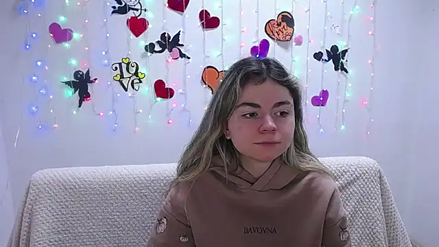 TinaRedly online show from 17, 2, 2025