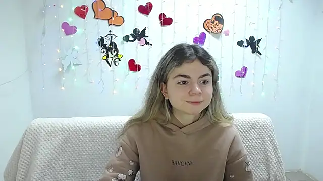 TinaRedly online show from 28, 2, 2025