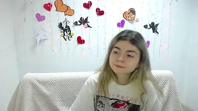 TinaRedly online show from 28, 2, 2025