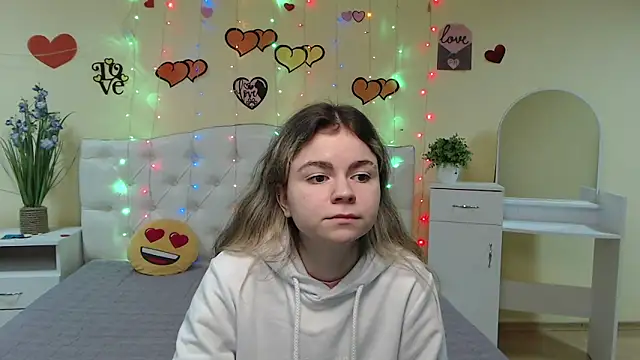 TinaRedly online show from 5, 3, 2025