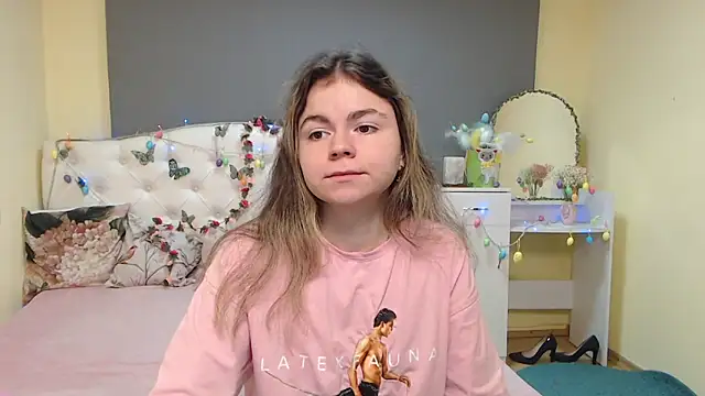 TinaRedly online show from 5, 4, 2026