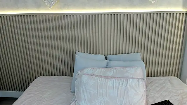 charlottebrowns  online show from 14, 2, 2026