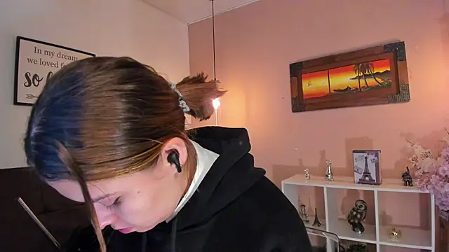 Snapshot of ArianaBaker chatting on 26, 2, 2025 ArianaBaker online show from 26, 2, 2025