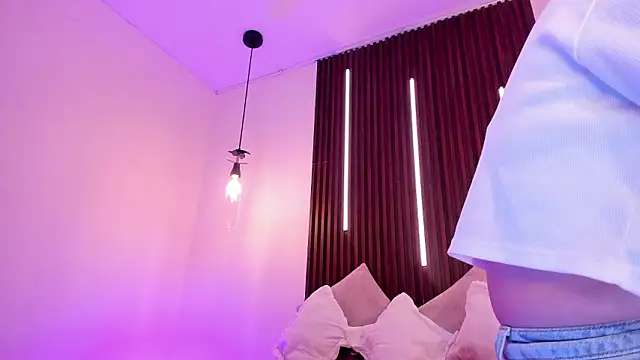 ArianaBaker online show from 17, 3, 2026