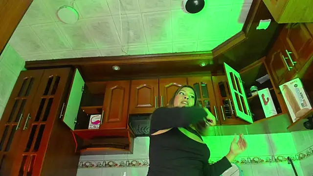 Snapshot of LaureenHills chatting on 11, 2, 2025 LaureenHills online show from 11, 2, 2025