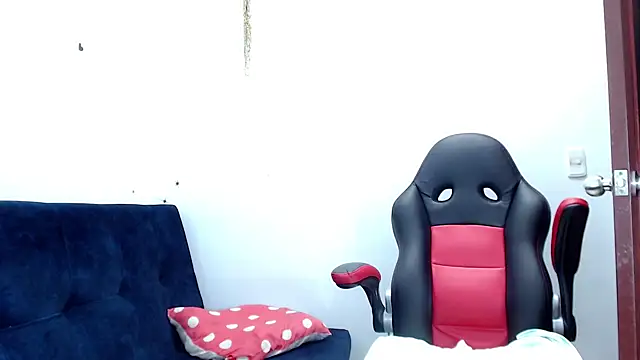 kaira sweet  online show from 4, 12, 2024