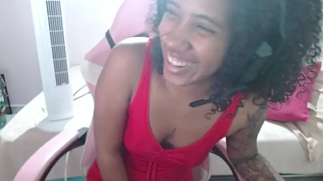 Snapshot of TiffanyRoouse chatting on 4, 1, 2025 TiffanyRoouse online show from 4, 1, 2025