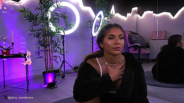 Snapshot of VanessaSimon chatting on 9, 1, 2025 VanessaSimon online show from 9, 1, 2025