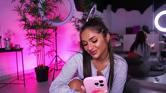 Snapshot of VanessaSimon chatting on 28, 1, 2025 VanessaSimon online show from 28, 1, 2025