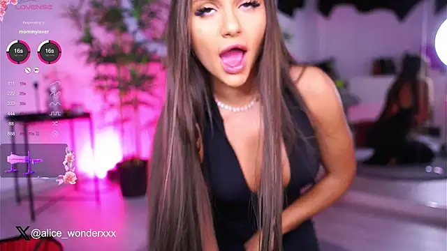 Snapshot of VanessaSimon chatting on 30, 1, 2025 VanessaSimon online show from 30, 1, 2025