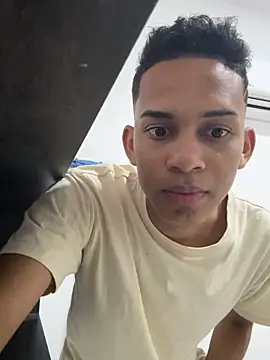 Snapshot of dilan_alfonzo chatting on 19, 4, 2026 dilan alfonzo online show from 19, 4, 2026