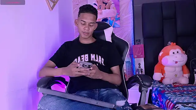 Snapshot of dilan_alfonzo chatting on 5, 5, 2026 dilan alfonzo online show from 5, 5, 2026