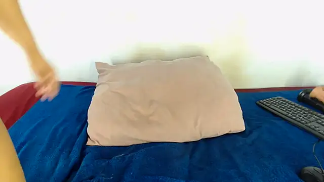 Snapshot of FAT_ASS27 chatting on 20, 11, 2025 FAT ASS27 online show from 20, 11, 2025