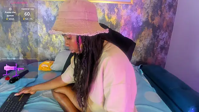 Snapshot of MonicaSchwartz chatting on 16, 12, 2025 MonicaSchwartz online show from 16, 12, 2025