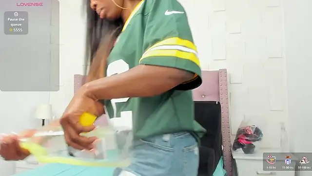 Snapshot of MonicaSchwartz chatting on 24, 2, 2026 MonicaSchwartz online show from 24, 2, 2026