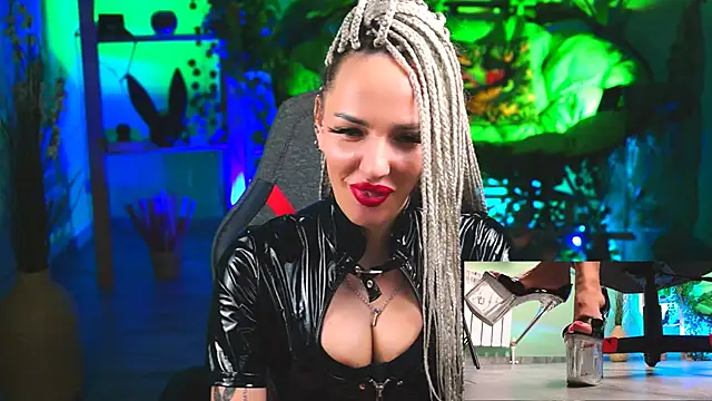 MonicaMaxwel online show from 28, 2, 2025