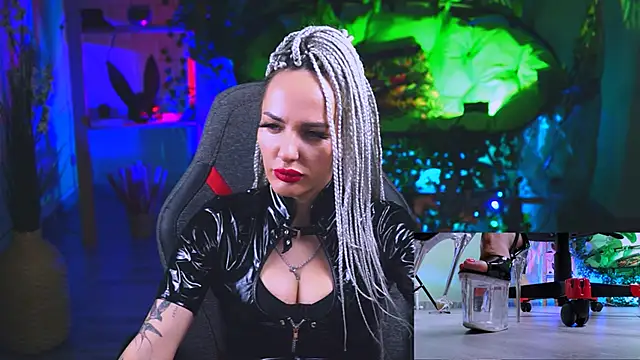 MonicaMaxwel online show from 5, 3, 2025