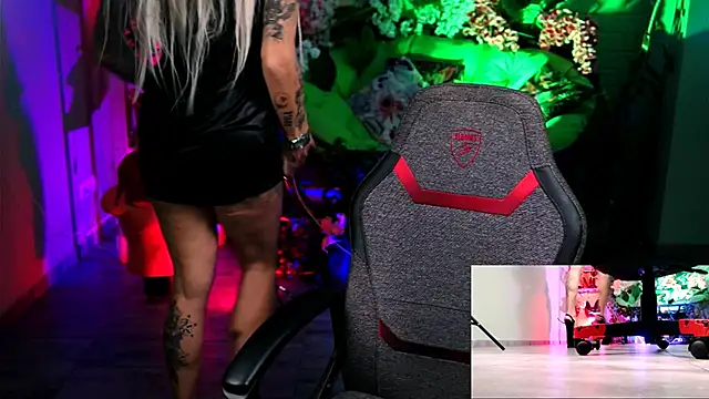 MonicaMaxwel online show from 18, 10, 2025