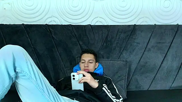 Snapshot of thiago19s chatting on 17, 12, 2024 thiago19s online show from 17, 12, 2024