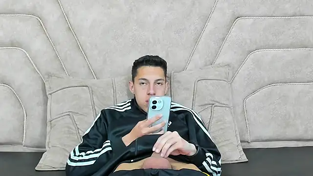 Snapshot of thiago19s chatting on 21, 12, 2024 thiago19s online show from 21, 12, 2024