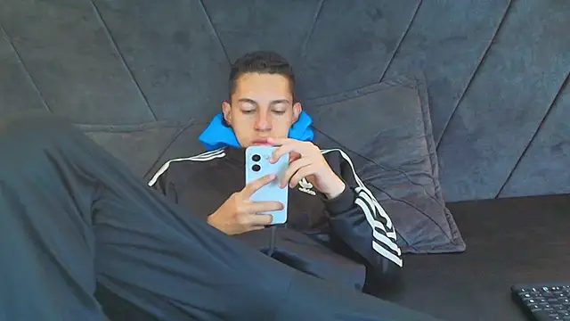 Snapshot of thiago19s chatting on 13, 1, 2025 thiago19s online show from 13, 1, 2025