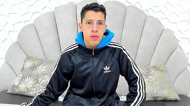 Snapshot of thiago19s chatting on 8, 3, 2025 thiago19s online show from 8, 3, 2025