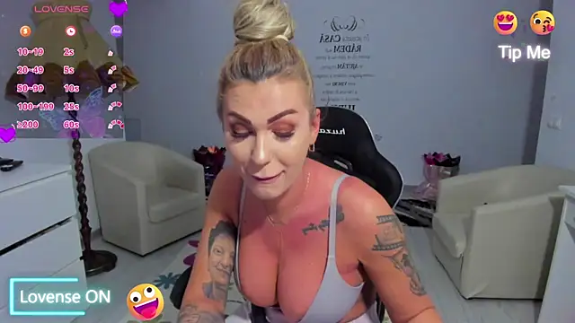 GlossyDiamondX online show from 1, 4, 2026