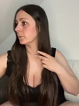 Loella-Rose online show from 8, 4, 2026