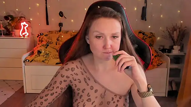 Snapshot of desperatehousewife__ chatting on 14, 9, 2025 desperatehousewife online show from 14, 9, 2025