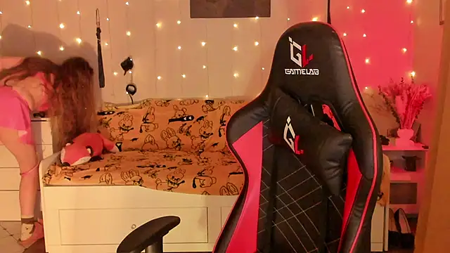 Snapshot of desperatehousewife__ chatting on 4, 10, 2025 desperatehousewife online show from 4, 10, 2025