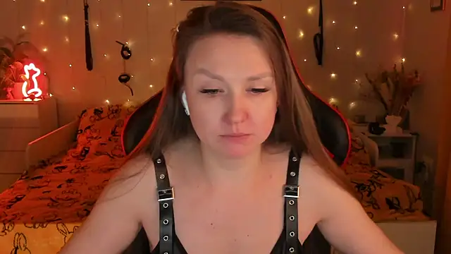 Snapshot of desperatehousewife__ chatting on 18, 10, 2025 desperatehousewife online show from 18, 10, 2025