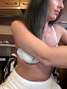 Hotmomcheckk  online show from 15, 3, 2025