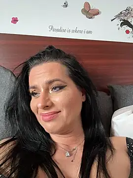 Hotmomcheckk  online show from 19, 1, 2026