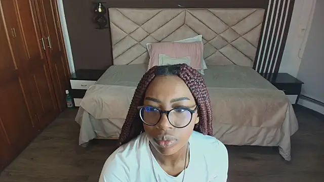 Snapshot of Raquel_jones chatting on 14, 3, 2025 Raquel jones online show from 14, 3, 2025