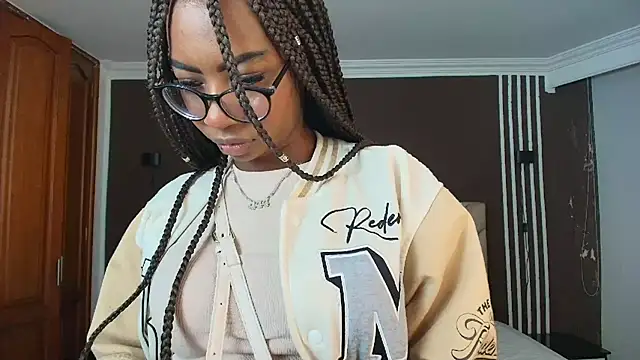 Snapshot of Raquel_jones chatting on 24, 9, 2025 Raquel jones online show from 24, 9, 2025