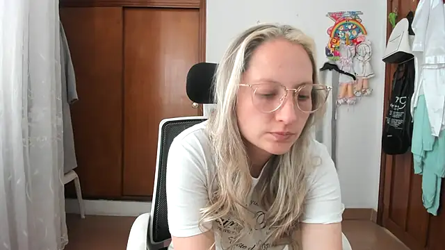 Snapshot of Adele_johnsonn1 chatting on 6, 11, 2025 Adele johnsonn1 online show from 6, 11, 2025