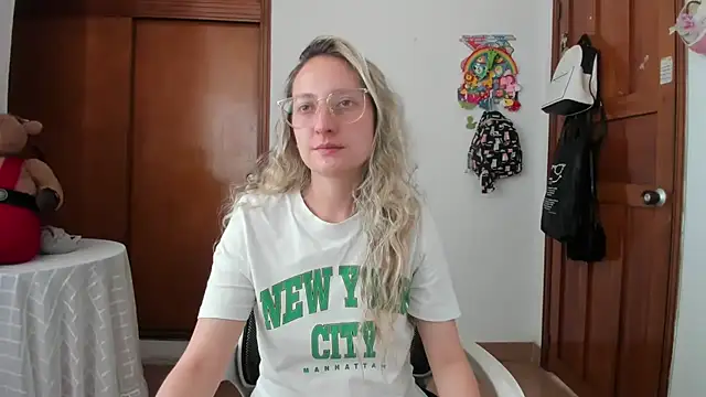 Snapshot of Adele_johnsonn1 chatting on 2, 7, 2026 Adele johnsonn1 online show from 2, 7, 2026