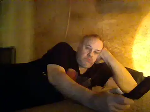 Nightshade7712 online show from 20, 2, 2025