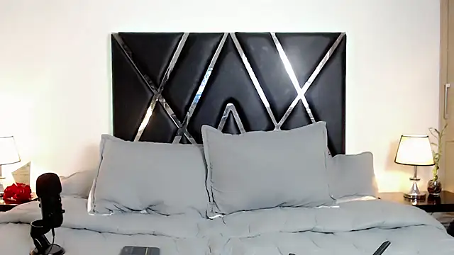 Snapshot of AnikaDragun chatting on 9, 3, 2025 AnikaDragun online show from 9, 3, 2025