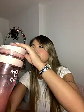  laura 02 online show from 12, 12, 2024