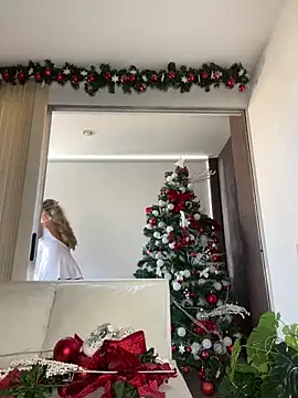  laura 02 online show from 18, 12, 2024