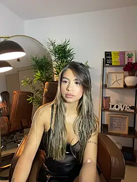  laura 02 online show from 19, 3, 2025