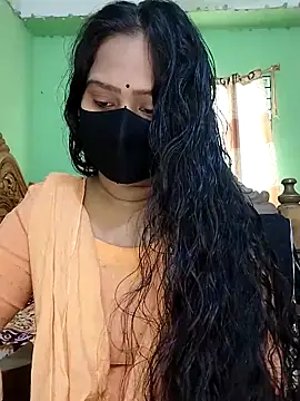 Idhika Paul online show from 4, 3, 2025