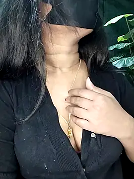 Idhika Paul online show from 25, 11, 2025