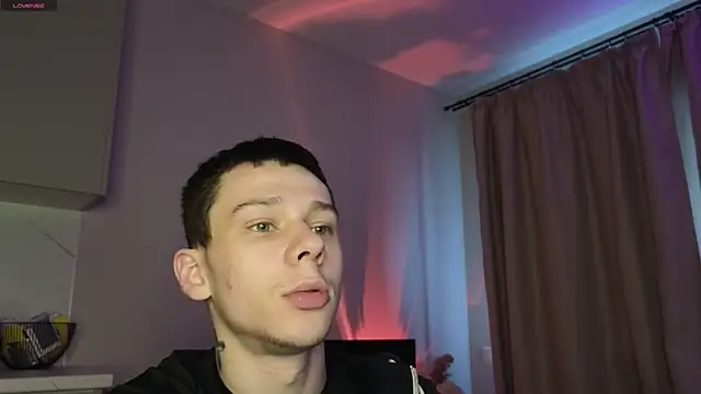 Snapshot of R1mmo__ chatting on 27, 10, 2025 R1mmo online show from 27, 10, 2025